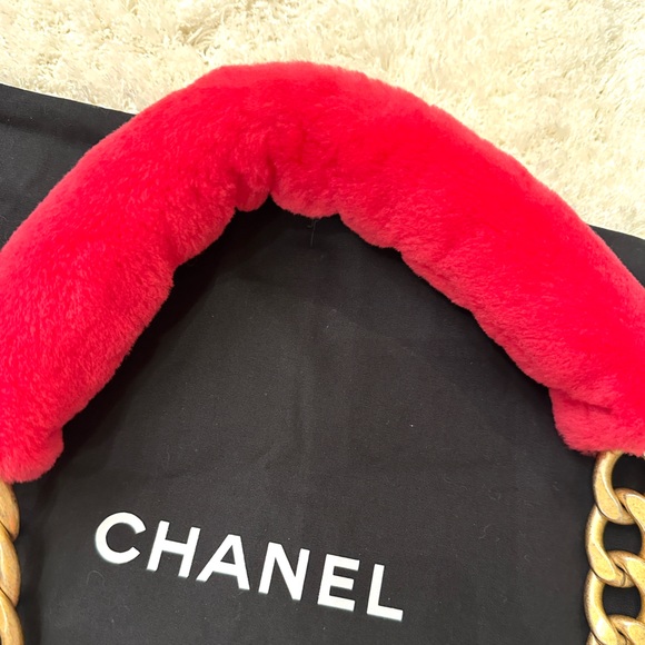Chanel CC Quilted Shearling Chunky Chain Flap Bag - Picture 4 of 13